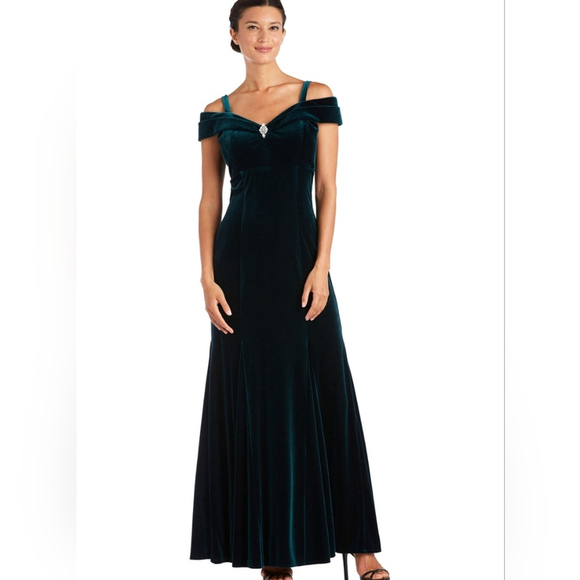 R&M Richards 2509 Formal Off Shoulder Deep Emerald Green Velvet Holiday Dress 6 - Picture 1 of 5